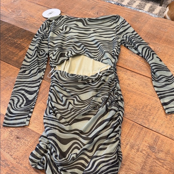 Princess Polly Aqua and Black Wave Mini Dress - Picture 6 of 6